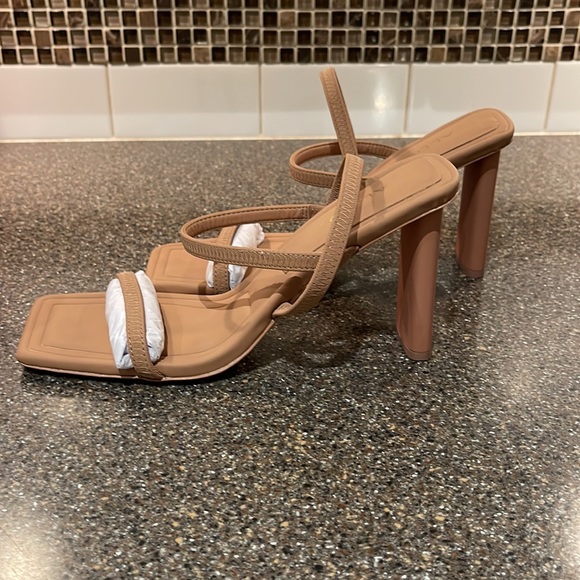 OKURRA Aldo heeled nude elastic square toed sandals - Picture 2 of 7